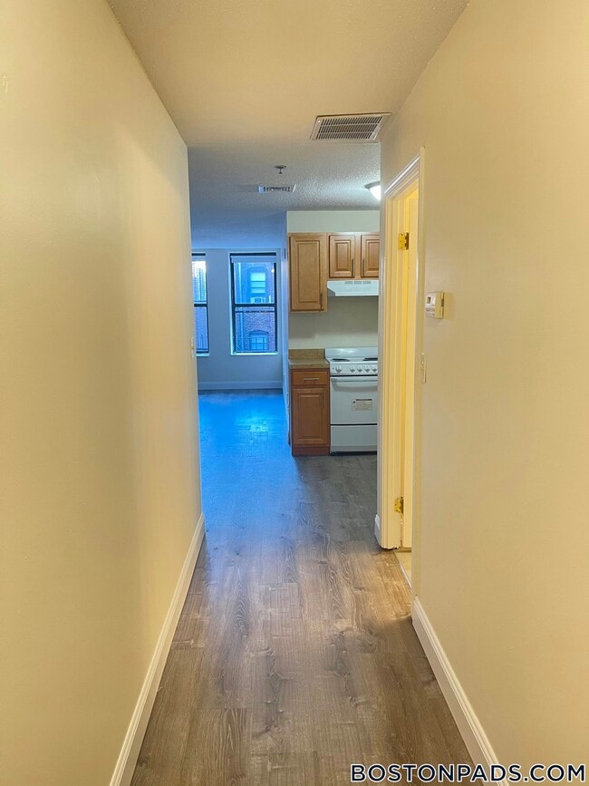 1126 Boylston St, Unit 303 in Boston, MA - Building Photo - Building Photo