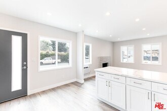 3872 Bentley Ave in Culver City, CA - Foto de edificio - Building Photo