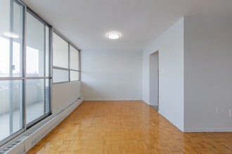 Lenworth Towers in Mississauga, ON - Building Photo - Interior Photo