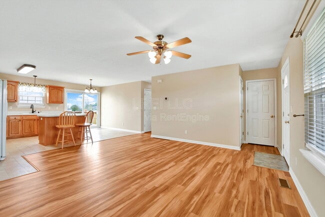 414 Watkins Glen Way in Taylorsville, KY - Building Photo - Building Photo