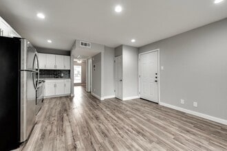 4330 Bowser Ave, Unit 201 in Dallas, TX - Building Photo - Building Photo