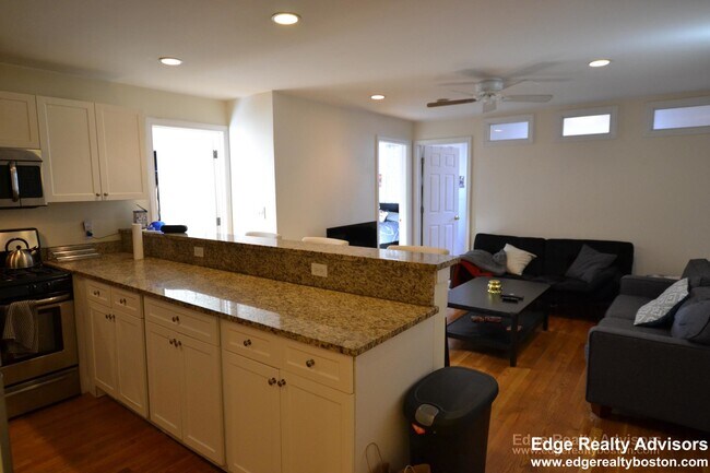 62 Egmont St, Unit 4 in Brookline, MA - Building Photo - Building Photo