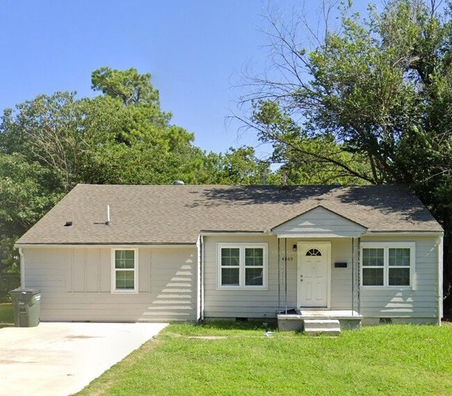 property at 4005 SE 10th St
