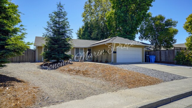 8375 Lancaster Dr in Rohnert Park, CA - Building Photo - Building Photo