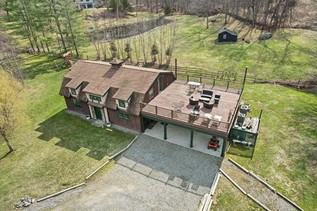 39 Hunting Ridge Rd in Greenwich, CT - Foto de edificio - Building Photo