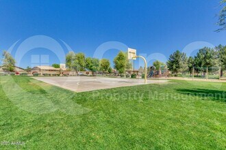 12409 W Jefferson St in Avondale, AZ - Foto de edificio - Building Photo