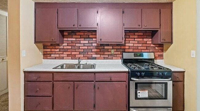 5238 Elmwood Dr in Pittsburgh, PA - Building Photo - Building Photo