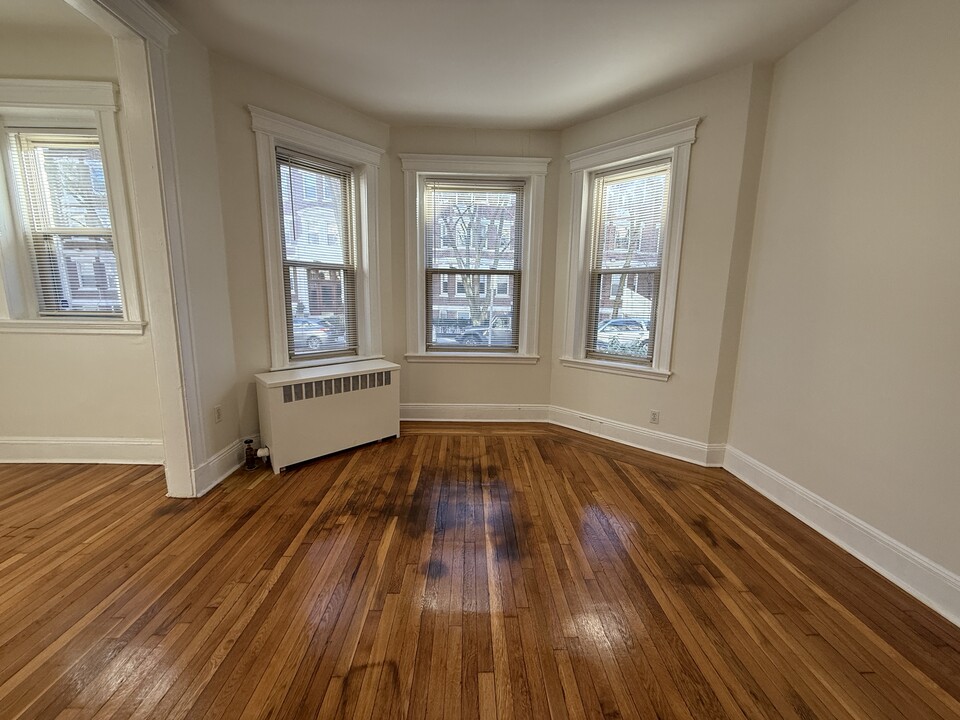 25 Queensberry St, Unit 1 in Boston, MA - Building Photo