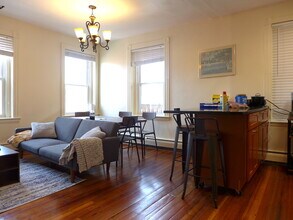 122 Day St in Boston, MA - Building Photo - Building Photo