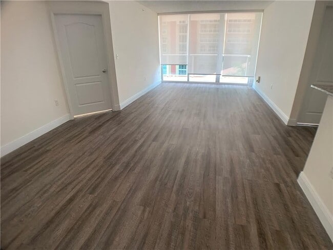 16900 N Bay Rd, Unit 03-1011 in Sunny Isles Beach, FL - Building Photo - Building Photo