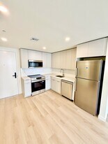 141 NE 2nd St, Unit 1001 in Miami, FL - Building Photo