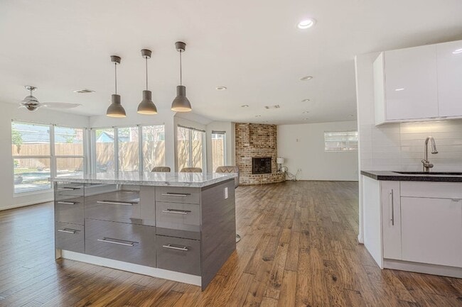 12458 Woodthorpe Ln in Houston, TX - Building Photo - Building Photo