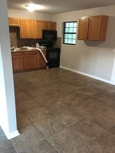 8603 Howell Dr in Jacksonville, FL - Foto de edificio - Building Photo