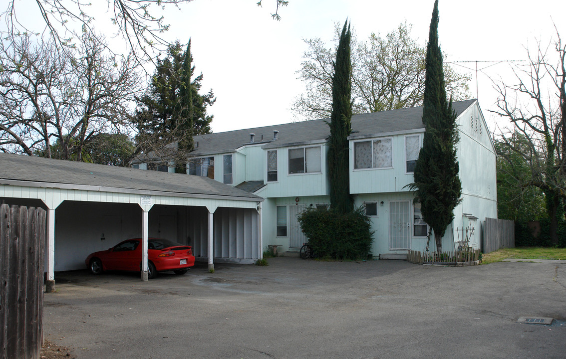 428 East St in Healdsburg, CA - Building Photo