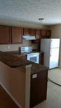 11315 Breeze Cir, Unit 2 beds with 2 full baths in Louisville, KY - Foto de edificio - Building Photo