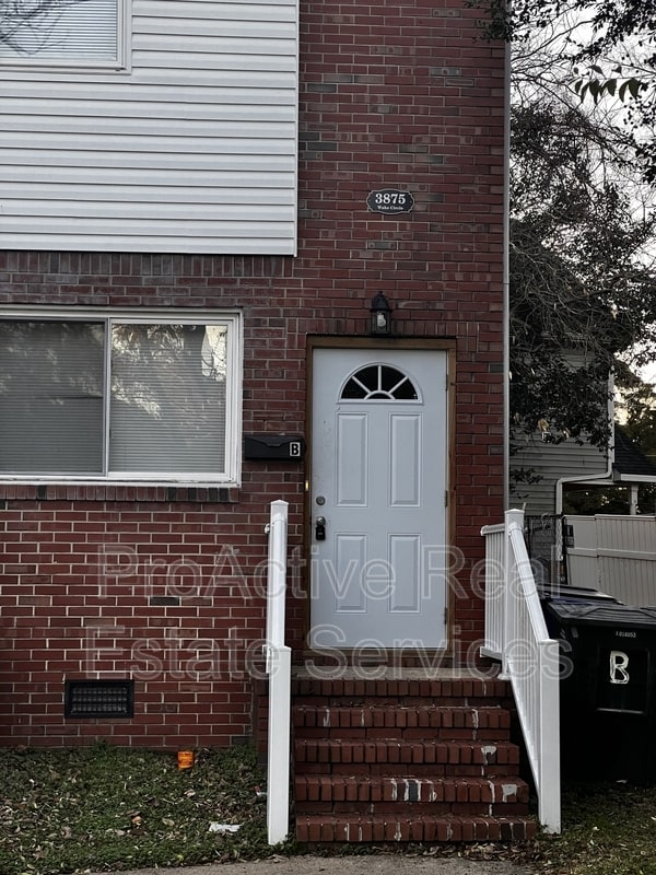 3875 Wake Cir in Norfolk, VA - Building Photo - Building Photo