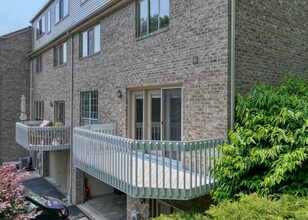618 Essex Ct in Pittsburgh, PA - Building Photo - Building Photo