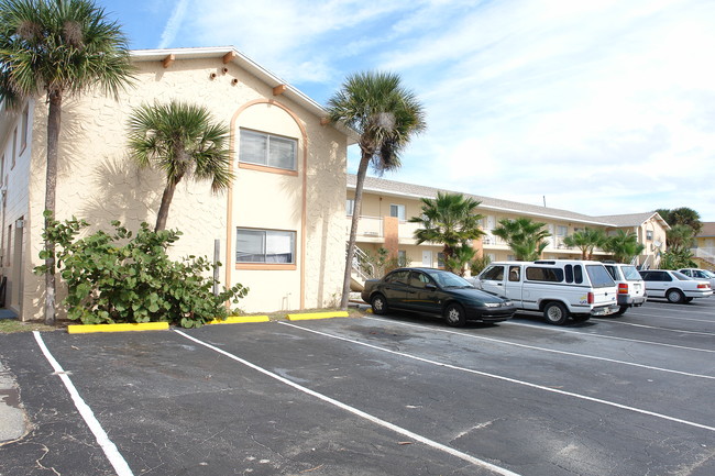 429 Auburn Dr in Daytona Beach, FL - Building Photo - Building Photo