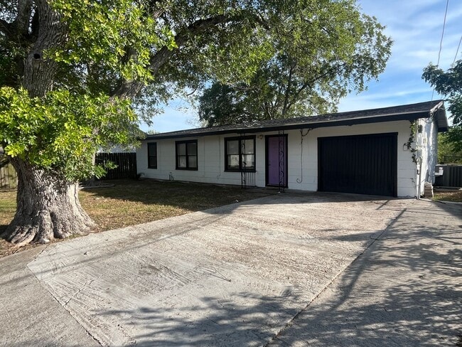 10833 Mayfield Dr in Corpus Christi, TX - Building Photo - Building Photo