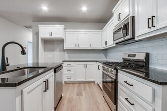 13600-13604 Calli Ct in Oklahoma City, OK - Building Photo - Building Photo