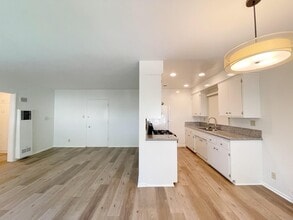 Oakland Manor in Pasadena, CA - Building Photo - Building Photo