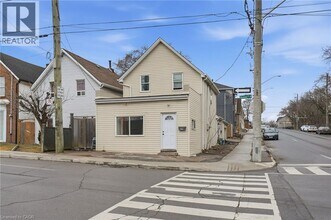 237 Queen St N in Hamilton, ON - Building Photo - Building Photo