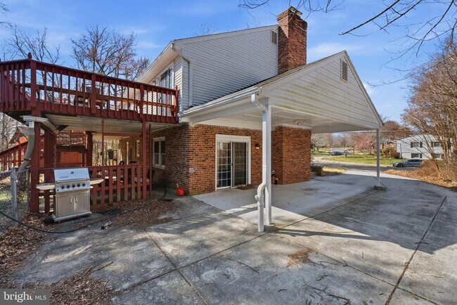 3343 Slade Run Dr in Falls Church, VA - Building Photo - Building Photo