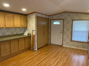 37 Hubbard Ave, Unit 10 in Riverhead, NY - Foto de edificio - Building Photo