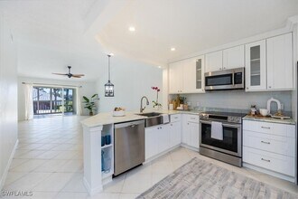 7713 Jewel Ln in Naples, FL - Foto de edificio - Building Photo