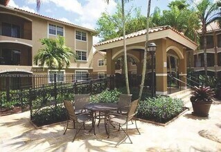 201 SW 116th Ave in Pembroke Pines, FL - Building Photo - Building Photo