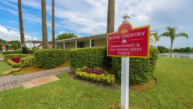 Royal Country in Miami, FL - Foto de edificio - Building Photo