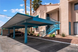 2225 Pine Breeze Ln in Las Vegas, NV - Building Photo - Building Photo