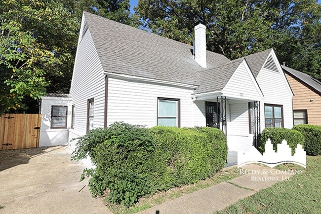 Gorgeous Two-Story White House with Bonus Room in Memphis, TN - Building Photo - Building Photo