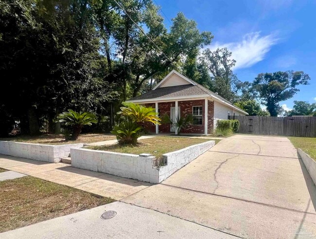 100 S H St in Pensacola, FL - Building Photo - Building Photo