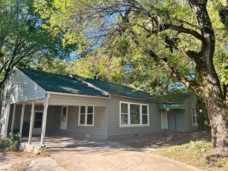 2445 W Mt Comfort Rd in Fayetteville, AR - Foto de edificio