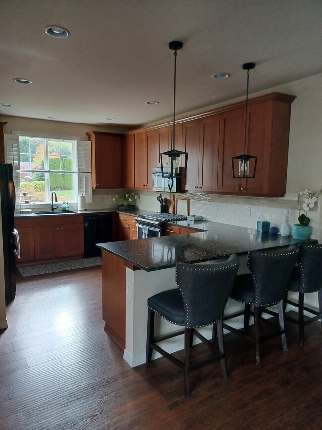 19229 143rd St E in Bonney Lake, WA - Foto de edificio - Building Photo