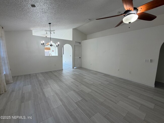 6634 Gentle Oaks Dr W in Jacksonville, FL - Building Photo - Building Photo