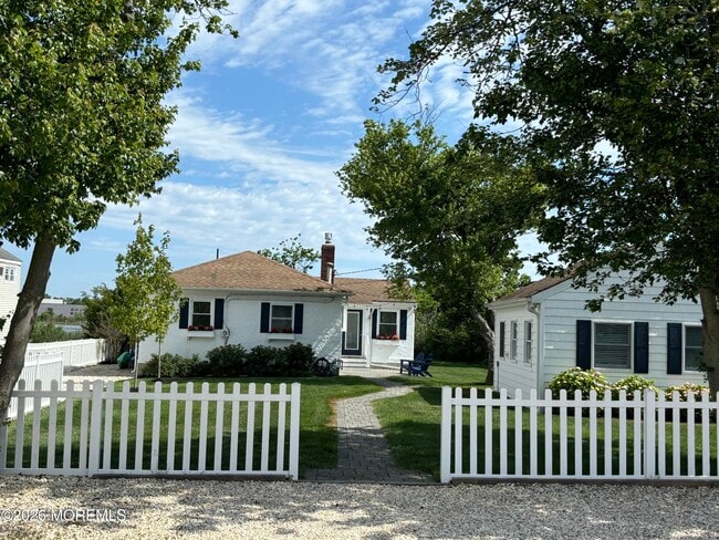 86 Bridge Ave in Bay Head, NJ - Building Photo - Building Photo