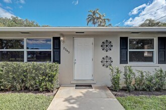 2545 Venice Dr in Palm Beach Gardens, FL - Foto de edificio - Building Photo