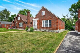 44 Jendale Ct in Jennings, MO - Building Photo - Building Photo