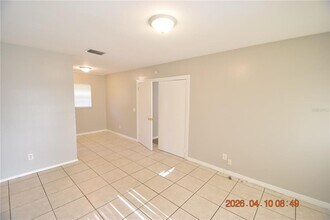 10922 Hyacinth Ave in Tampa, FL - Building Photo - Building Photo