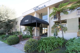Villa Burbank in Encino, CA - Foto de edificio - Building Photo