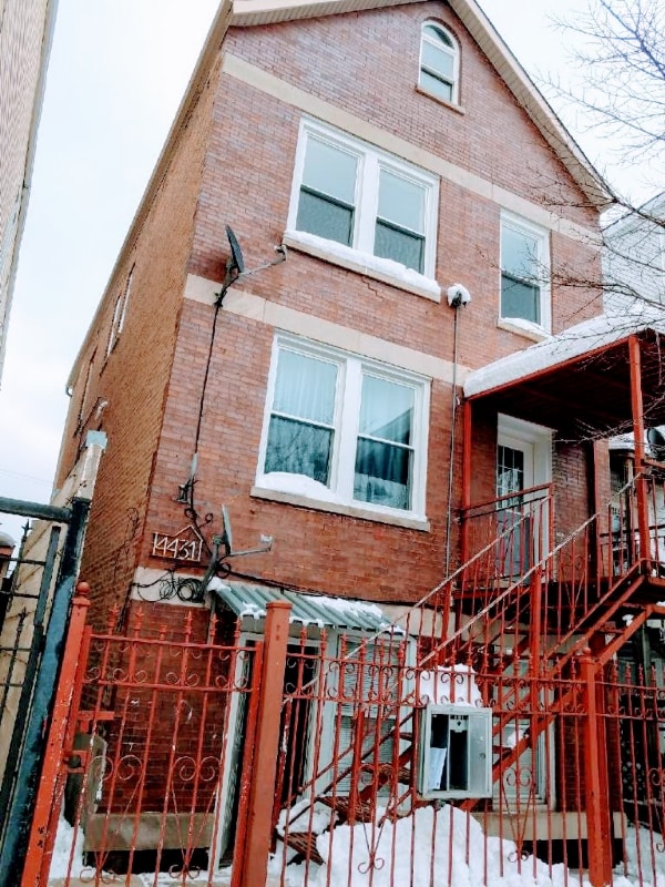 4431 S Marshfield Ave