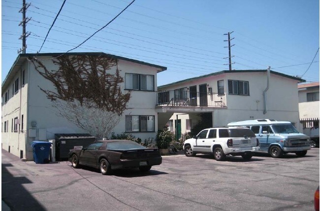 4456 S Centinela Ave in Los Angeles, CA - Foto de edificio - Building Photo