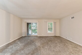 560 Shorely Dr in Barrington, IL - Building Photo - Building Photo