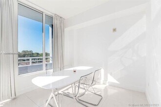 3250 Grand Ave in Miami, FL - Building Photo - Building Photo
