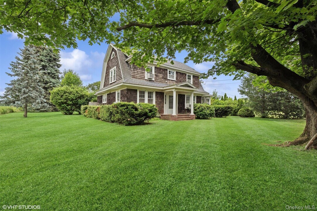 4900 Depot Ln in Cutchogue, NY - Building Photo