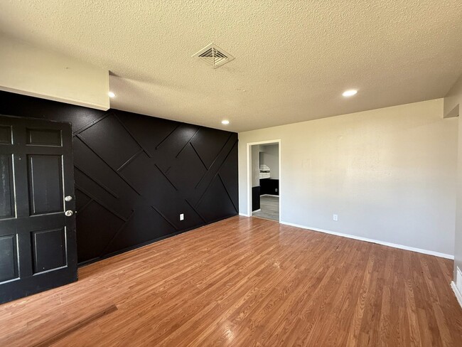 4320 Suntane Cir in Del City, OK - Foto de edificio - Building Photo