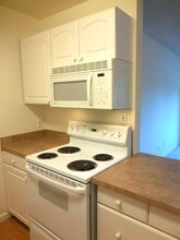 405 Piccadilly Pl, Unit 22 in San Bruno, CA - Building Photo - Building Photo