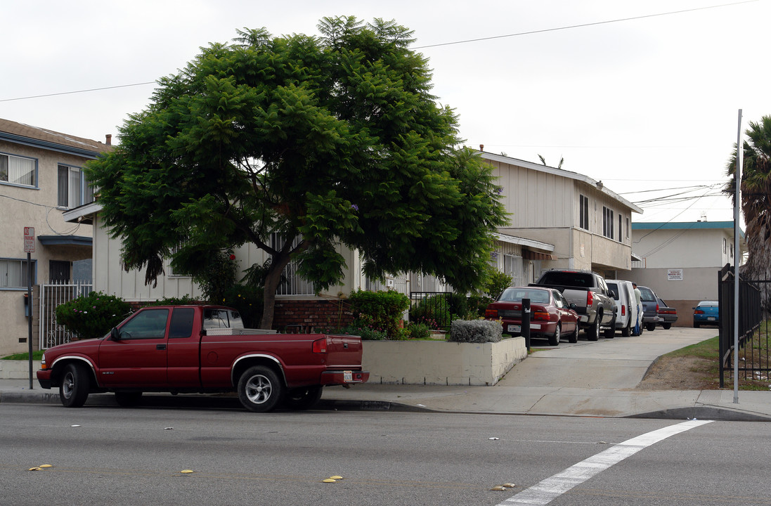 11530 Inglewood Ave in Hawthorne, CA - Building Photo